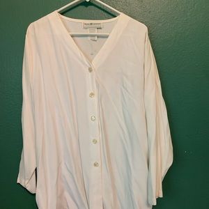 Women’s White Too looks Great